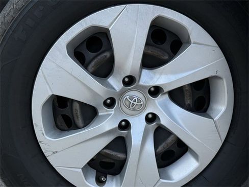 Used 2019 Toyota RAV4 LE w/ Carpet Mat Package image 10