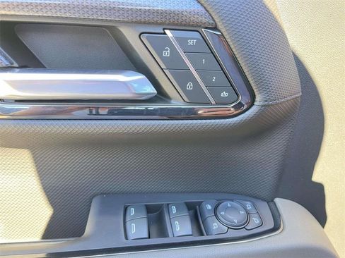 Used 2023 Chevrolet Silverado 1500 ZR2 w/ Technology Package image 11