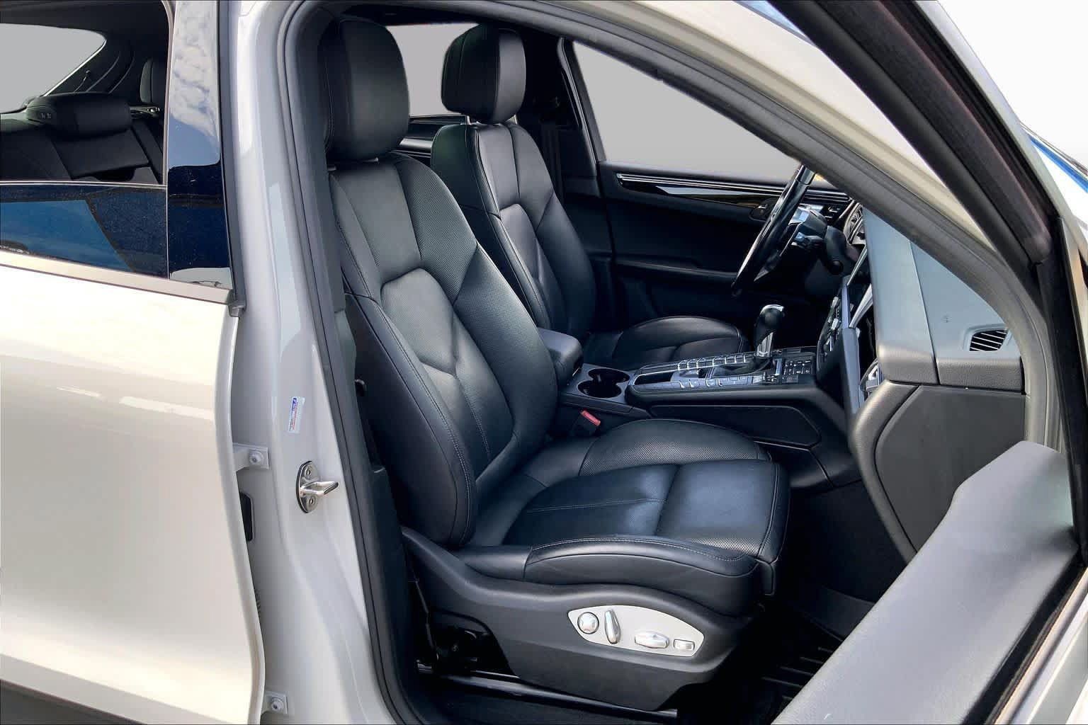 Used 2019 Porsche Macan AWD/4WD image 9