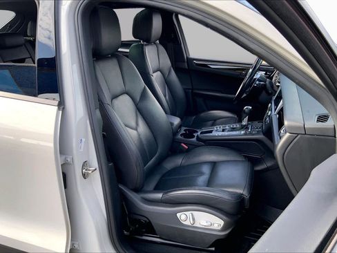 Used 2019 Porsche Macan AWD/4WD image 9
