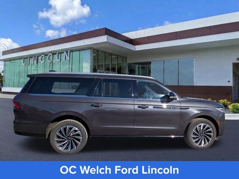 Certified 2025 Lincoln Navigator L Black Label AWD/4WD image 4