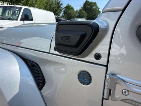 Used 2023 Jeep Wrangler Unlimited Sahara AWD/4WD image 33