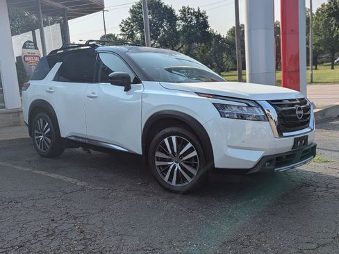 Used 2022 Nissan Pathfinder Platinum w/ Cargo Package AWD/4WD image 12