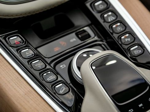 Used 2021 Aston Martin DBX AWD/4WD image 29