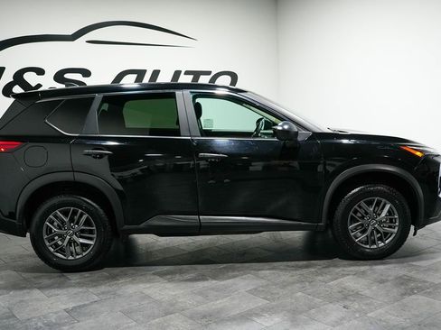 Used 2023 Nissan Rogue S image 6