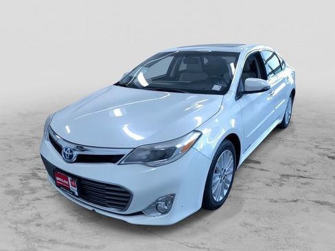 Used 2015 Toyota Avalon XLE Touring FWD image 2