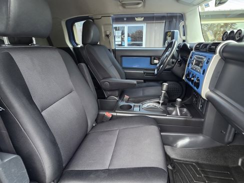 Used 2012 Toyota FJ Cruiser 4WD w/ Upgrade Pkg image 15