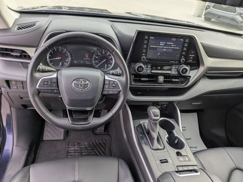Used 2020 Toyota Highlander XLE image 17