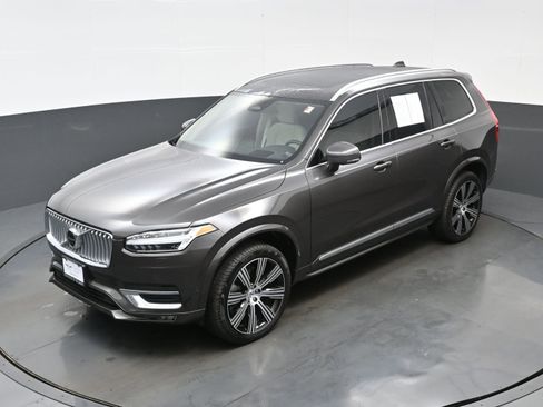 Used 2025 Volvo XC90 B6 Ultra w/ Protection Package image 34
