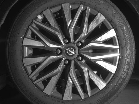 Used 2025 Nissan Altima 2.5 SV FWD image 14