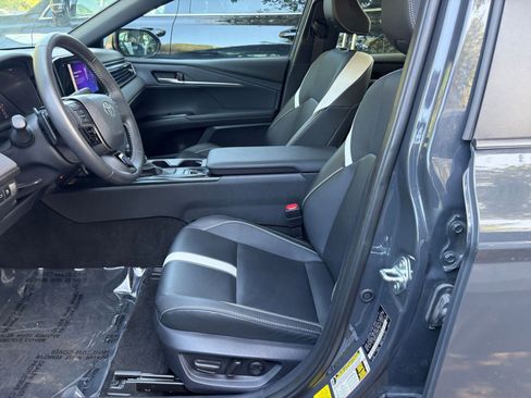 Used 2025 Toyota Camry SE FWD image 27