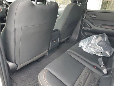 Used 2025 Nissan Frontier Pro-X image 29