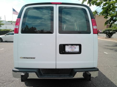 Certified 2025 Chevrolet Express 2500 w/ Driver Convenience Package RWD image 7