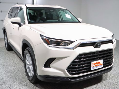 Used 2024 Toyota Grand Highlander XLE image 5