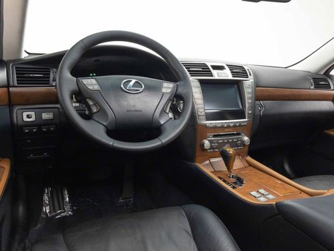 Used 2011 Lexus LS 460 w/ Sport Pkg RWD image 6