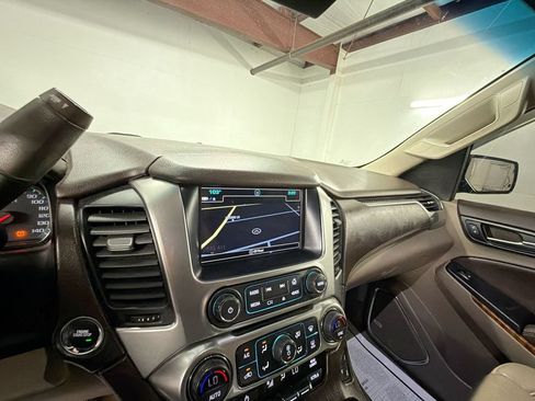 Used 2019 Chevrolet Suburban Premier RWD image 18