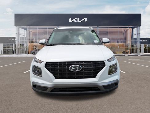 Used 2024 Hyundai Venue SE FWD image 7