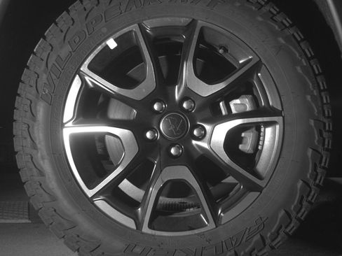 Used 2025 Jeep Compass Trailhawk image 13