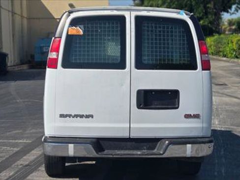Used 2017 GMC Savana 2500 RWD image 6