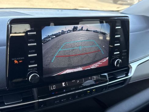 Used 2024 Toyota Sienna XLE FWD image 21