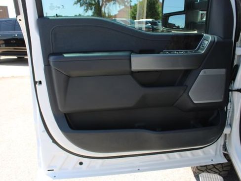 Used 2025 Ford F250 Lariat w/ Lariat Ultimate Package AWD/4WD image 12
