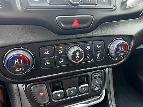 Used 2020 GMC Terrain SLE w/ Driver Convenience Package FWD image 48
