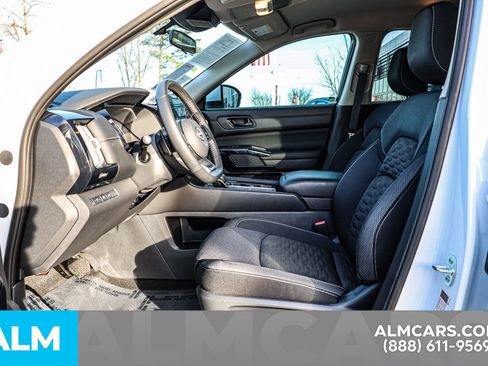 Certified 2025 Nissan Pathfinder SV image 18