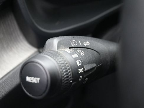 Used 2025 Volvo XC40 B5 Plus AWD/4WD image 12