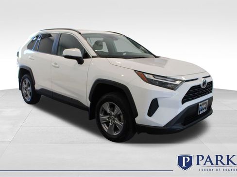 Used 2022 Toyota RAV4 XLE FWD image 1