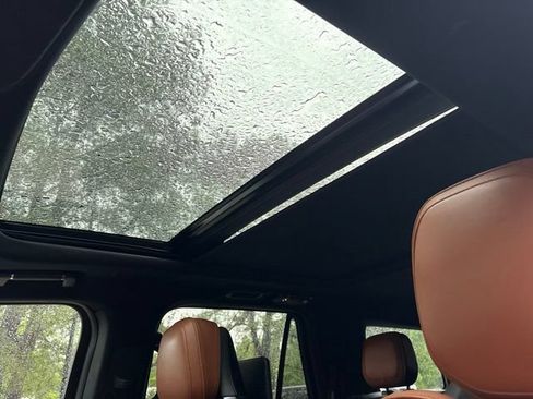 Used 2019 Lincoln Navigator Reserve w/ Cargo Package AWD/4WD image 14