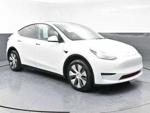 Used 2022 Tesla Model Y Long Range image 2
