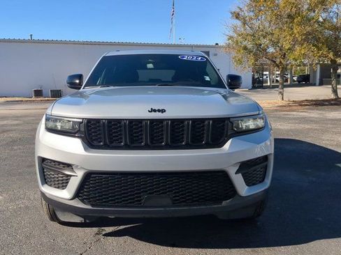 Used 2024 Jeep Grand Cherokee Altitude image 9
