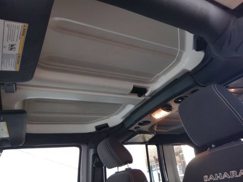 Used 2018 Jeep Wrangler Unlimited Sahara w/ Connectivity Group AWD/4WD image 23