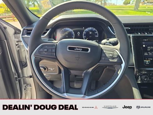 Used 2024 Jeep Grand Cherokee Laredo w/ Luxury Tech Group I image 15