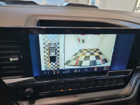 Used 2024 Chevrolet Silverado 1500 ZR2 image 19