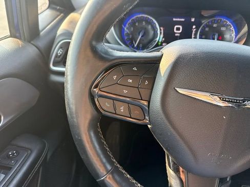 Used 2018 Chrysler Pacifica Touring-L Plus w/ Advanced Safetytec Group FWD image 19