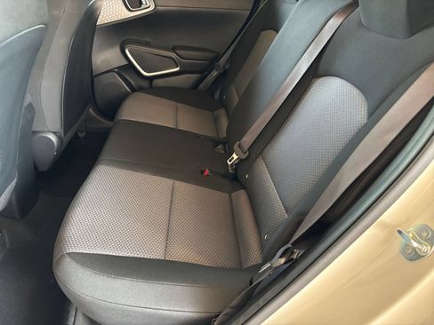 Used 2025 Kia Soul LX w/ LX Technology Package FWD image 23