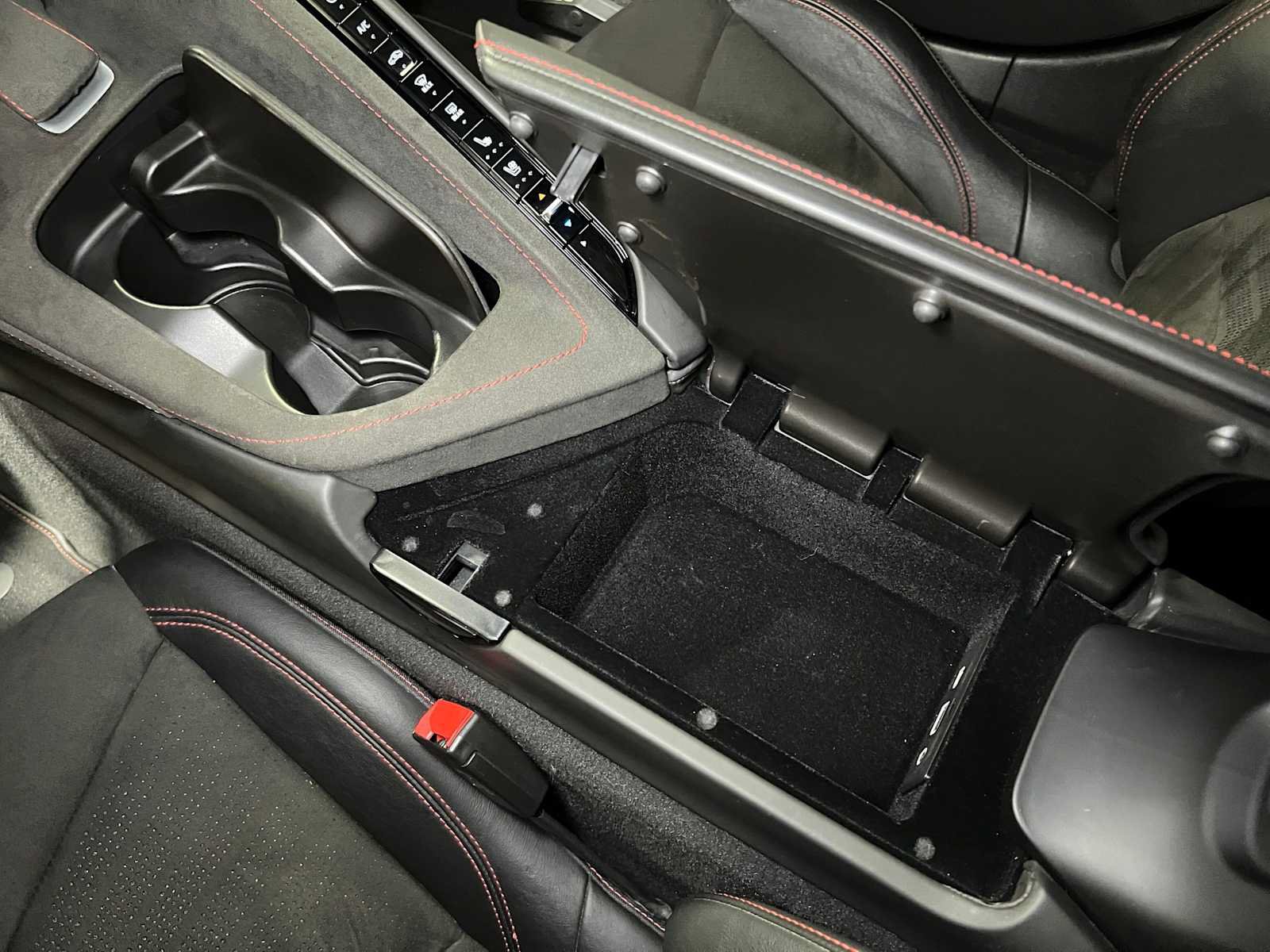 Used 2021 Chevrolet Corvette Stingray Premium Cpe w/ Z51 Performance Package RWD image 33