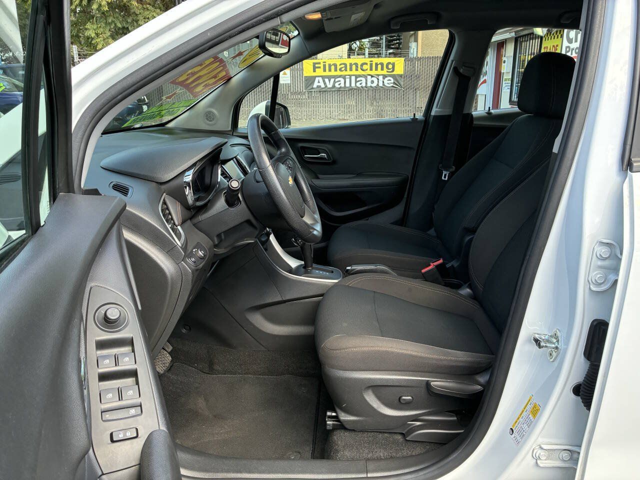 Used 2017 Chevrolet Trax LS FWD image 3