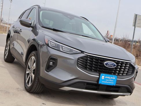 Certified 2025 Ford Escape Platinum image 6