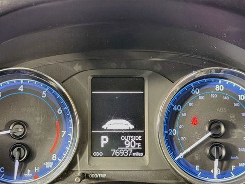 Used 2018 Toyota Corolla LE FWD image 18