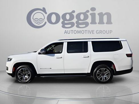 Used 2024 Jeep Wagoneer L Series II RWD image 2