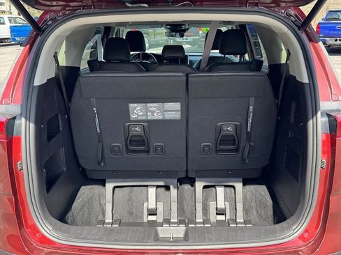 Used 2024 Kia Carnival EX FWD image 18