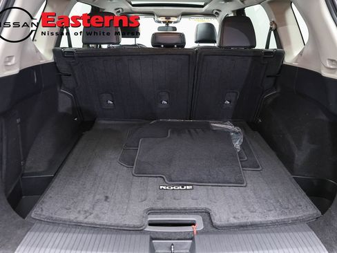 Used 2024 Nissan Rogue SV w/ SV Premium Package FWD image 9