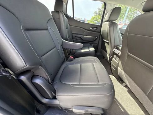 Used 2023 GMC Acadia SLT FWD image 6