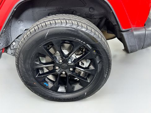 Used 2023 Jeep Wrangler Sahara image 11