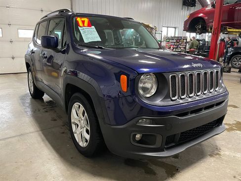 Used 2017 Jeep Renegade Latitude image 3