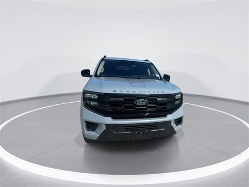 Certified 2025 Ford Expedition Active image 3