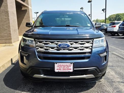 Used 2018 Ford Explorer XLT image 2