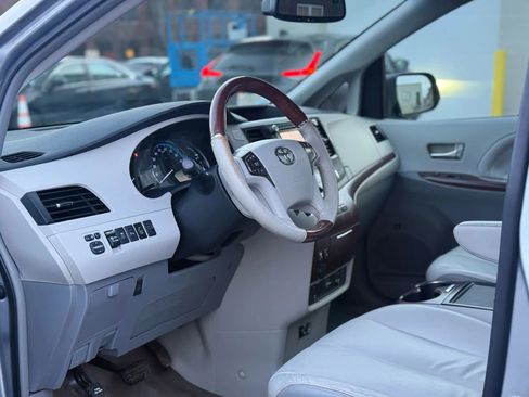 Used 2013 Toyota Sienna Limited image 14